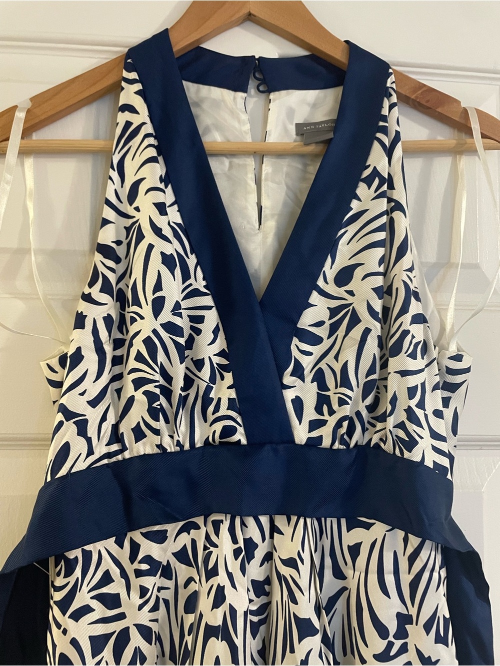 Ann Taylor 100% Silk Navy and White Sleeveless V-Neck Dress